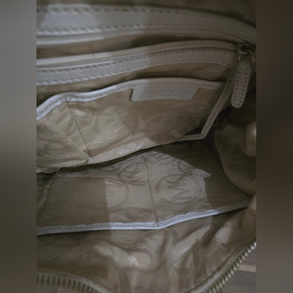 ✨️RARE✨️Michael Kors Cream Hobo Bag - Picture 6 of 8